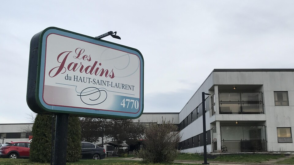 Photo de l'extérieur du CHSLD Jardins du Haut-Saint-Laurent à Saint-Augustin-de-Desmaures.