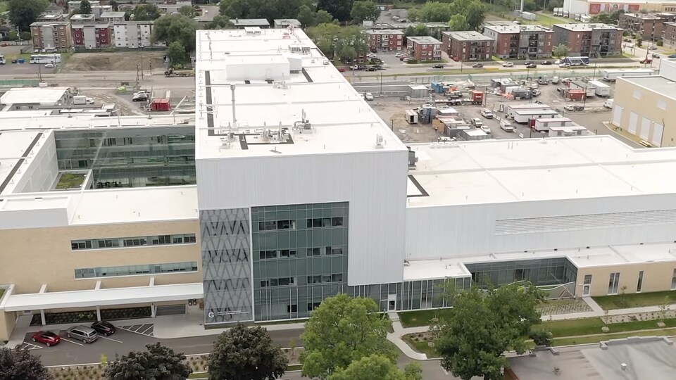 Une vue aérienne du Centre intégré de cancérologie (CIC) sur le site de l'Hôpital de l'Enfant-Jésus