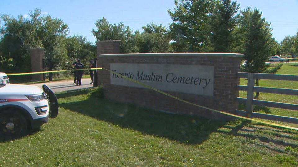 Une scène de crime au Cimetière musulman de Toronto situé à Richmond Hill.