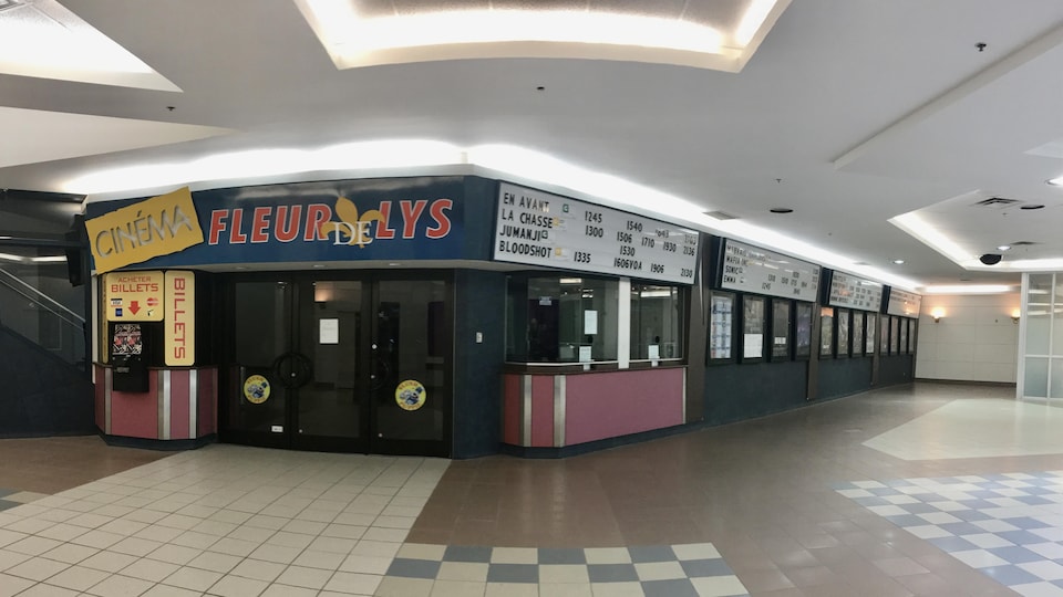 Cinéma Fleur de Lys accès limité pour les personnes à mobilité réduite