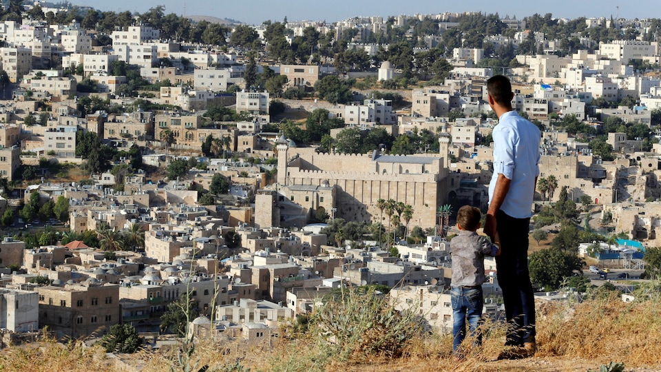 Une vue d'Hébron en Cisjordanie et de la mosquée d'Ibrahim, appelée par les juifs le tombeau des Patriarches.
