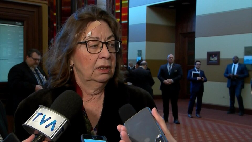 Claire Samson, en mêlée de presse.