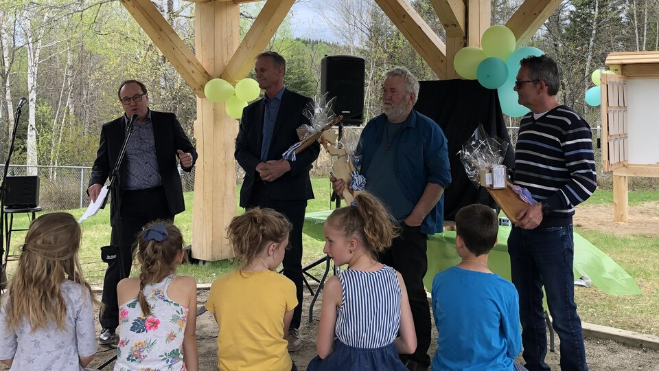 Un nouvel abri pour des classes en plein air à FerlandetBoilleau