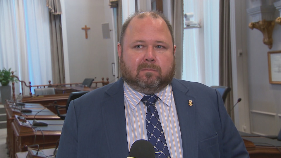 Claude Villeneuve, chef de l'opposition à l'Hôtel de Ville de Québec.