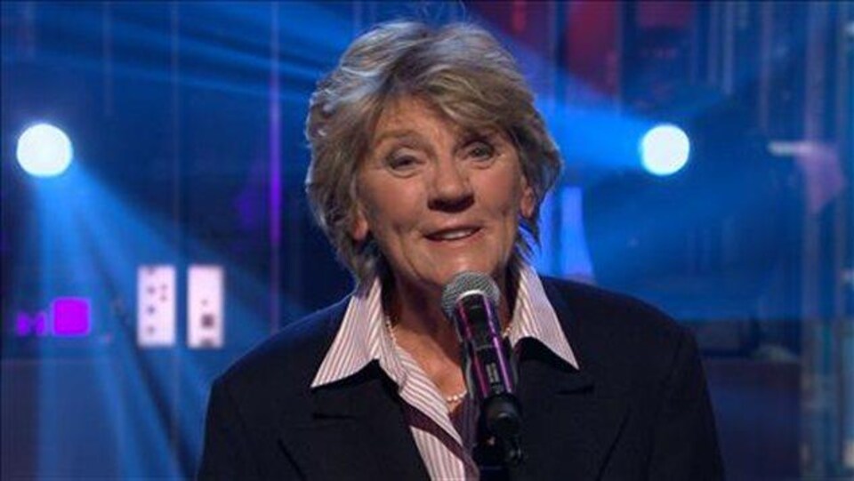 Pénélope McQuade Prestations de Clémence Desrochers accompagnée de la chorale Les Impatients 09 mai 2012