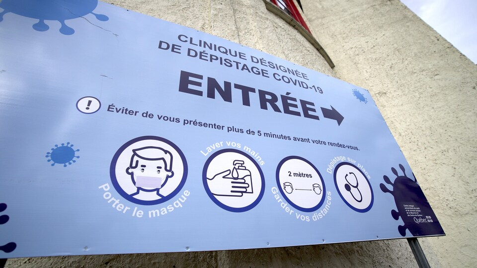 Affiche indiquant où se trouve l'entrée et les mesures sanitaires à suivre.