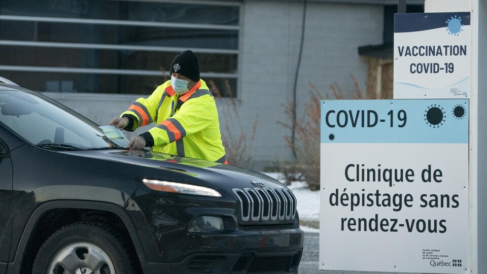 Centre de dépistage de la COVID-19 au Centre Hospitalier de Lanaudière, à Joliette, le 29 décembre 2020.