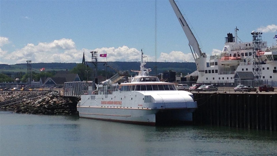 Le navire CNM Évolution, qui effectue la traversée entre Rimouski et Forestville.