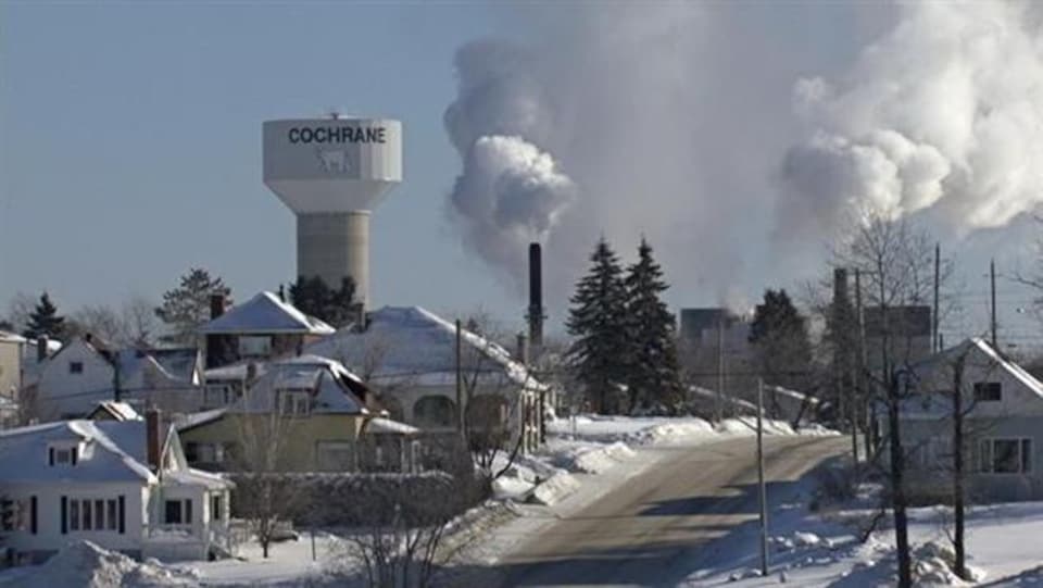 La tour d'eau de Cochrane en hiver.
