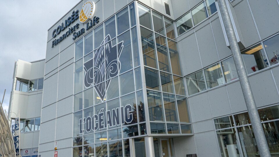 L'entrée du Colisée Financière Sun Life à Rimouski.