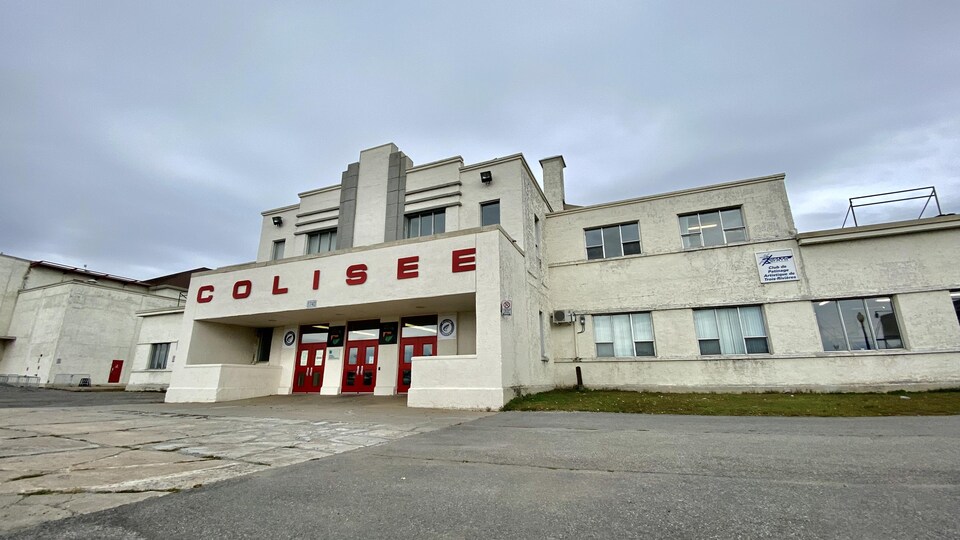 L'extérieur du Colisée de Trois-Rivières, situé au parc de l'Exposition.