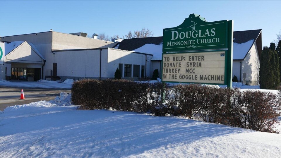 La façade de l'église mennonite Douglas de Winnipeg le 4 mars 2023.