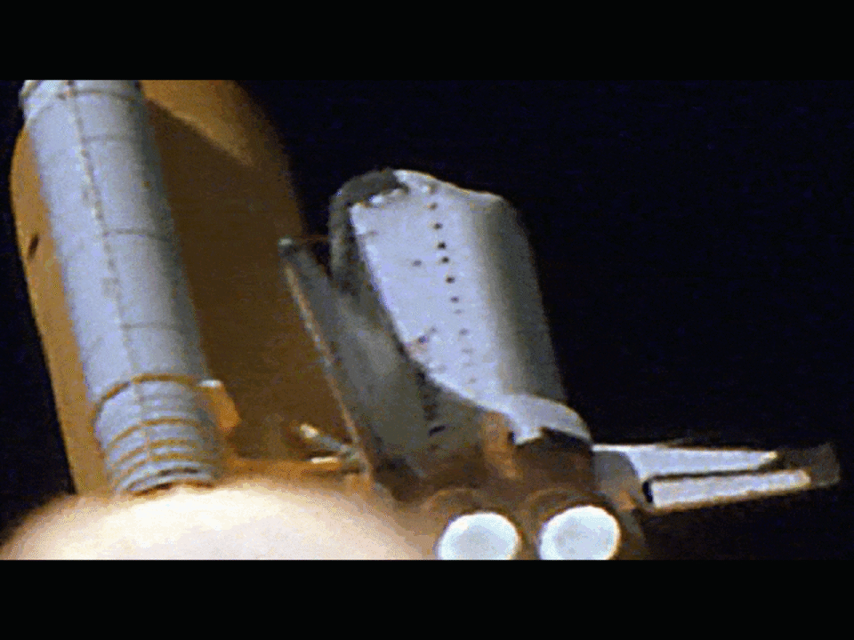 Extrait vidéo montrant un morceau de mousse frapper l'aile de Columbia.
