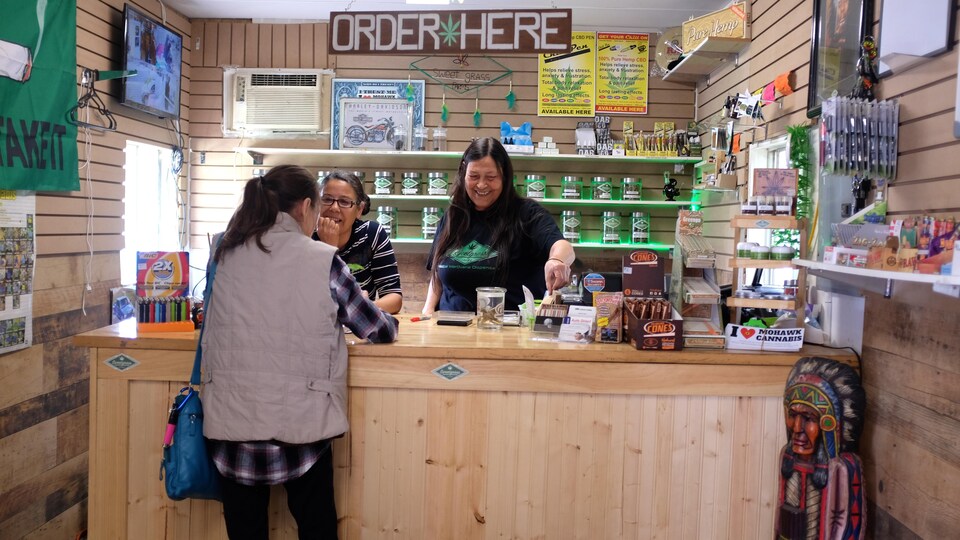 Un des commerces de cannabis dans la communauté mohawk de Tyendinaga, en Ontario