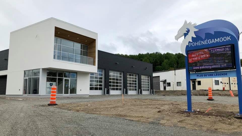 Le nouveau complexe multifonctionnel lors des travaux en juin 2020.