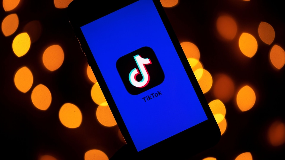 Le logo de l'application TikTok sur l'écran d'un téléphone intelligent.