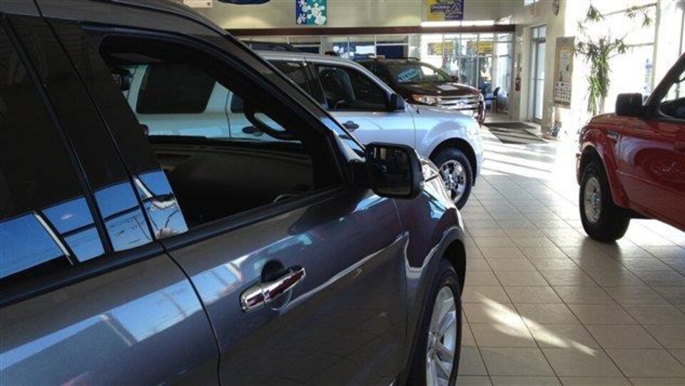 Un concessionnaire automobile.