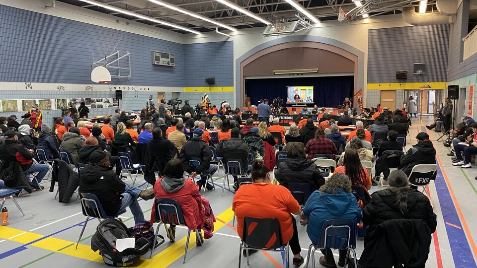 La conférence de presse tenue par la Première Nation Keeseekoose, en Saskatchewan, pour annoncer la découverte de 54 potentielles tombes anonymes sur les sites d'anciens pensionnats pour Autochtones.