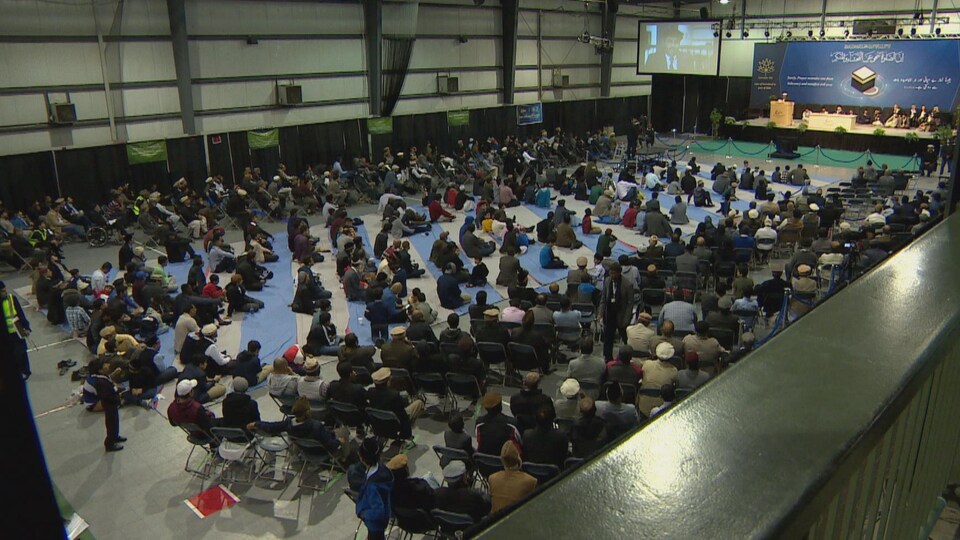 Les participants au congrès réunis dans une grande salle