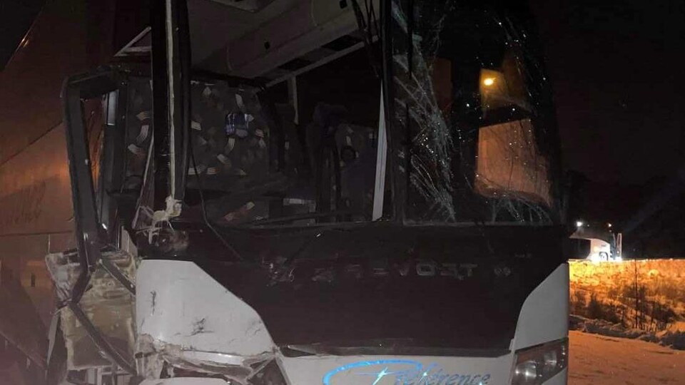 Un autobus accidenté.