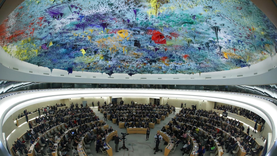 Une réunion du Conseil des droits de l'homme de l'ONU, dans la salle où il siège, à Genève, en Suisse.