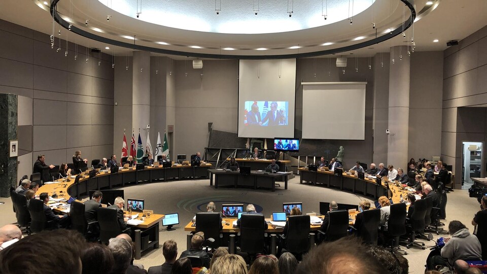 Le maire Jim Watson et les conseillers municipaux de la Ville d'Ottawa.