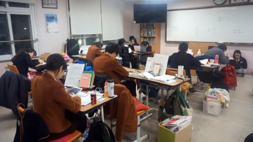 Des étudiants sud-coréens dans une classe.