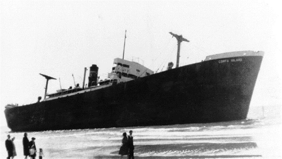 Photo du Corfu Island en noire et blanc. Le Corfu Island s'est échoué le 20 décembre 1963