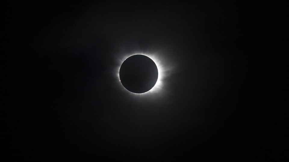 Une éclipse solaire totale a pu être observée en Amérique du Sud Une éclipse solaire totale a pu être observée en Amérique du Sud