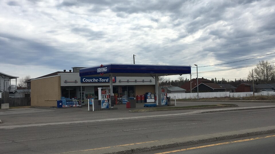 Vol qualifié dans un dépanneur de Jonquière RadioCanada.ca