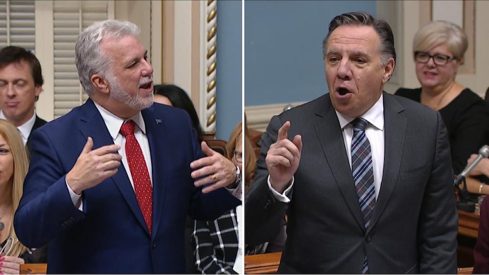 Le premier ministre du Québec, Philippe Couillard, et le chef de la deuxième opposition, François Legault, ont eu un échange musclé lors de la période de questions, le mercredi 22 novembre 2017.