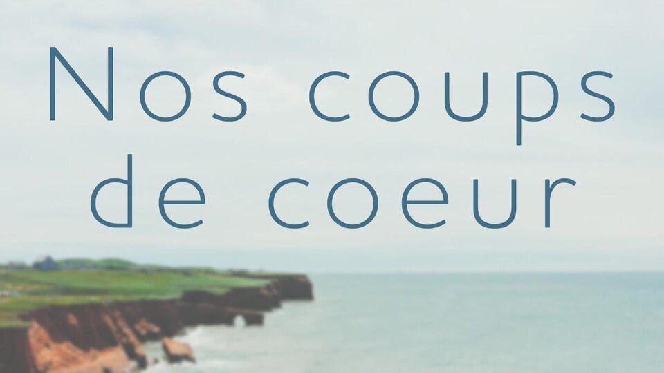 Un bord de mer avec du texte.