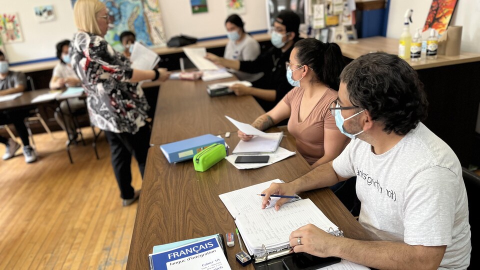 Students of the francization course provided by Carrefour d'aide aux nouveau arrivals (CANA).