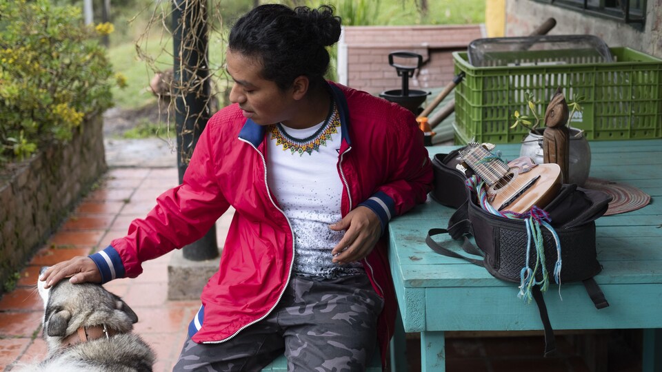 Un musicien autochtone de Colombie