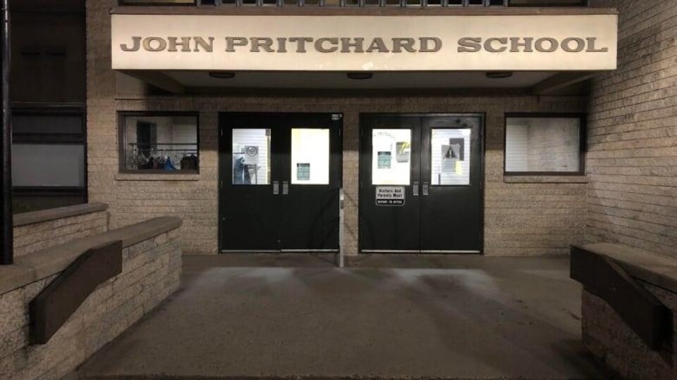 Vue de l'entrée de l’école John Pritchard School.