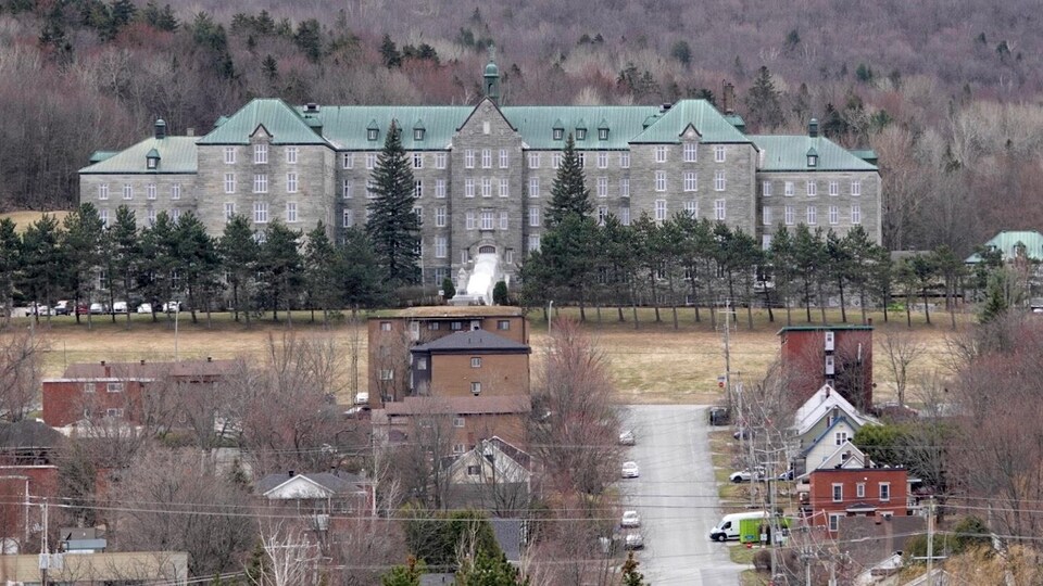 Vue du bâtiment du couvent Mont-Sainte-Famille