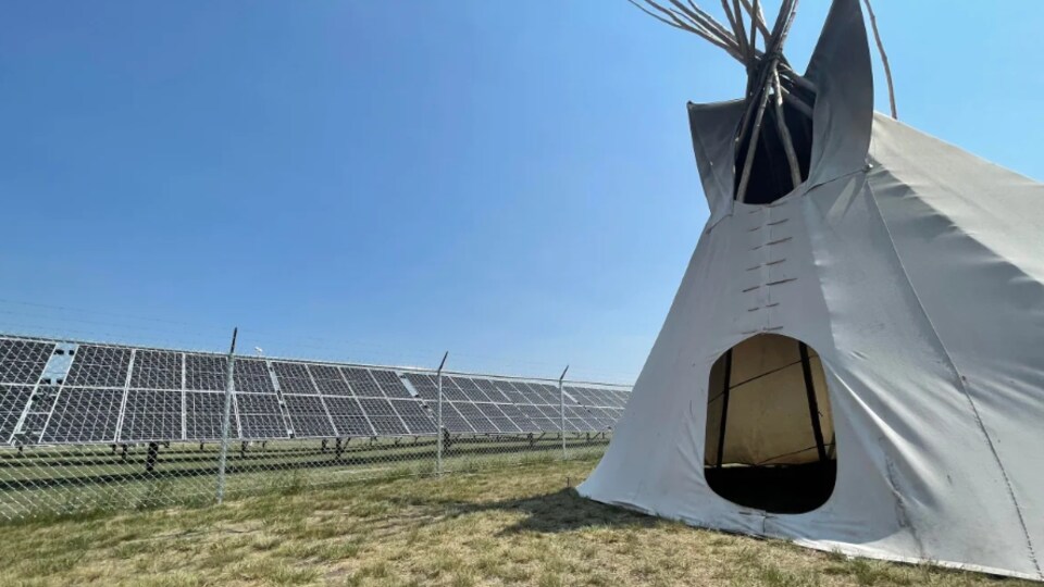 Des panneaux solaires.