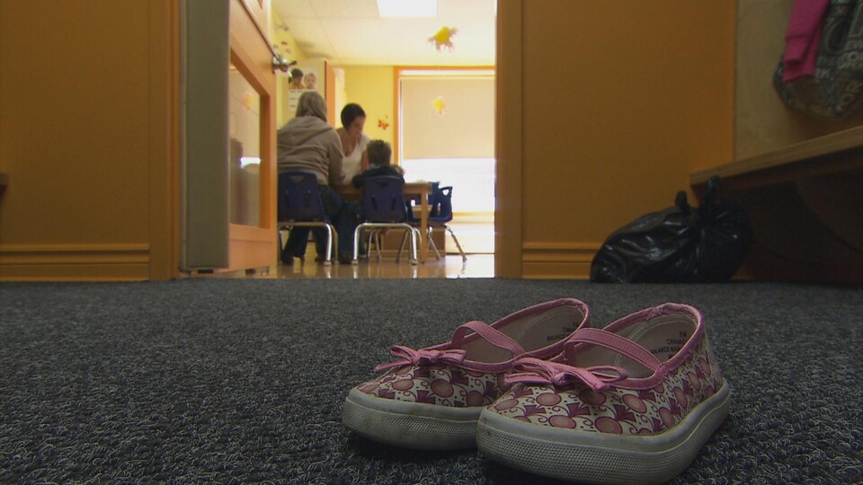Une menace de grève pèse sur 400 centres de la petite enfance au Québec. En Estrie, une éventuelle grève toucherait 2000 enfants.