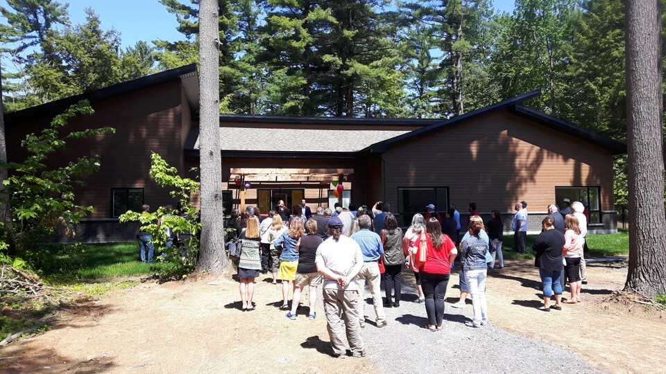 C'était jour d'inauguration du CPE Tsi Rontswa’ta:khwa de Kanesatake. Le nom veut dire: Là où les enfants jouent.