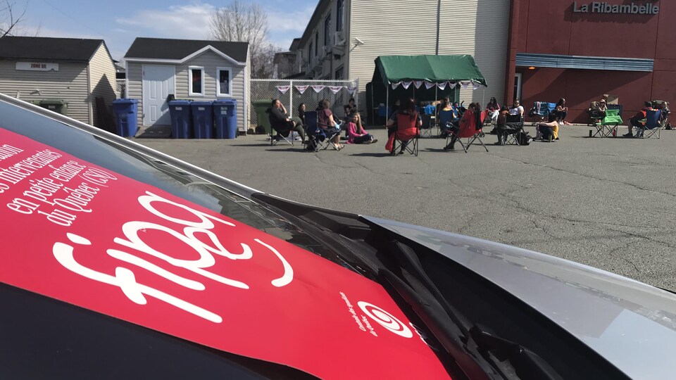 Les membres du Syndicat des intervenantes en petites enfances et la Centrale des syndicats du Québec manifestent pour l’avenir des CPE et des intervenantes en petites enfances.