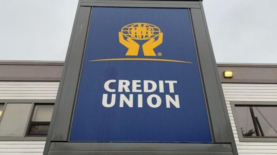 La façade d'une caisse populaire.