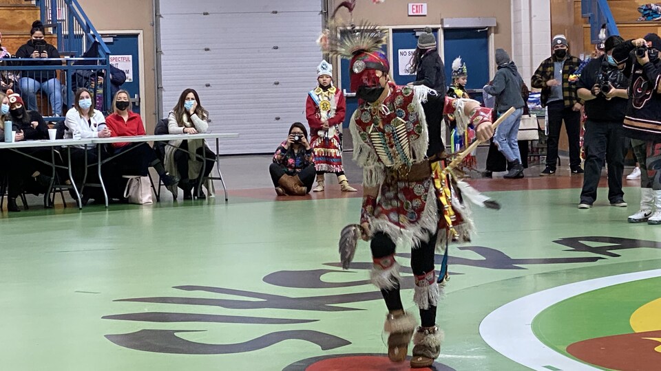 Un danseur autochtone. 