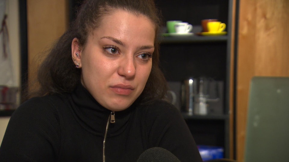 L'étudiante en finances de 22 ans n'a pas pu assister au procès de son père, trop bouleversée par les événements.