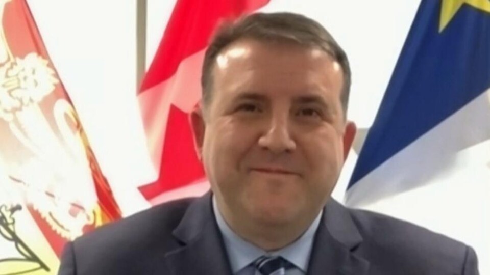 Daniel Allain, ministre des Gouvernements locaux et de la Réforme de la gouvernance locale du Nouveau-Brunswick, en entrevue au Téléjournal Acadie le 22 février 2021.
