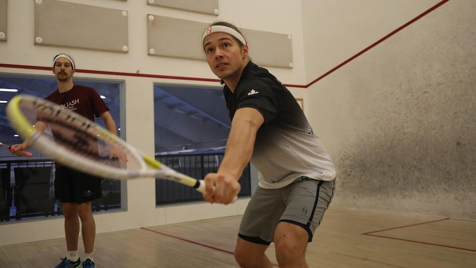 David Baillargeon en action, raquette en main