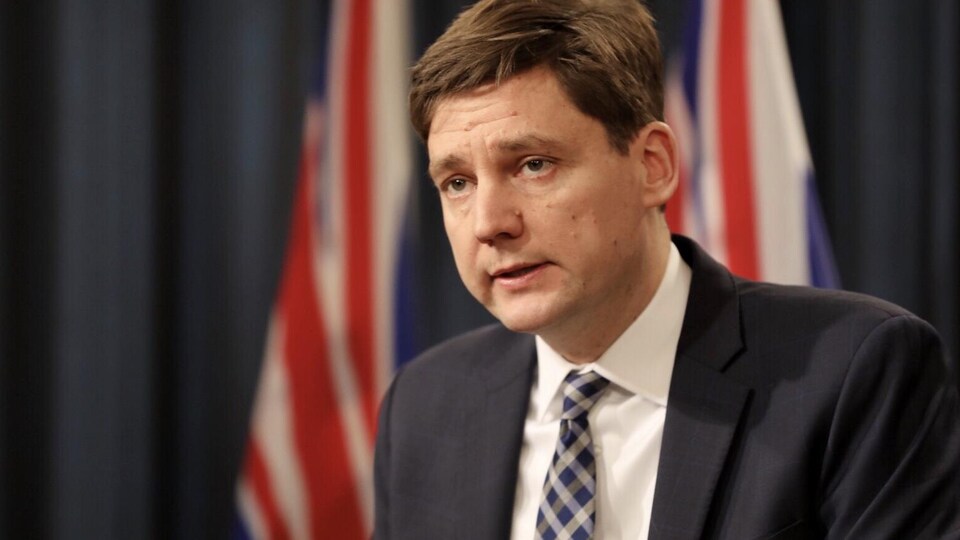 David Eby en conférence de presse.