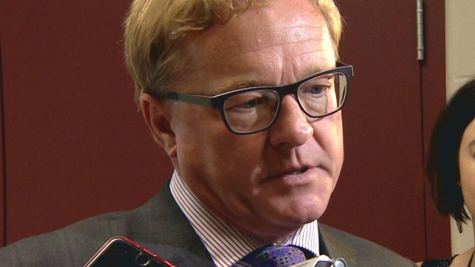 Le ministre de l'Éducation David Eggen