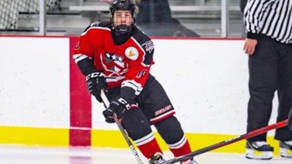 David Goyette dans l'uniforme du Select rn rouge