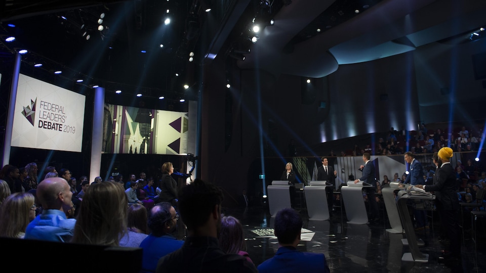 Elizabeth May, Justin Trudeau, Andrew Scheer, Maxime Bernier, Yves-François Blanchet et Jagmeet Singh ont pris part à ce débat des chefs en anglais.
