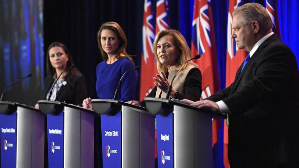 Les candidats s'affrontent dans un débat à Ottawa.